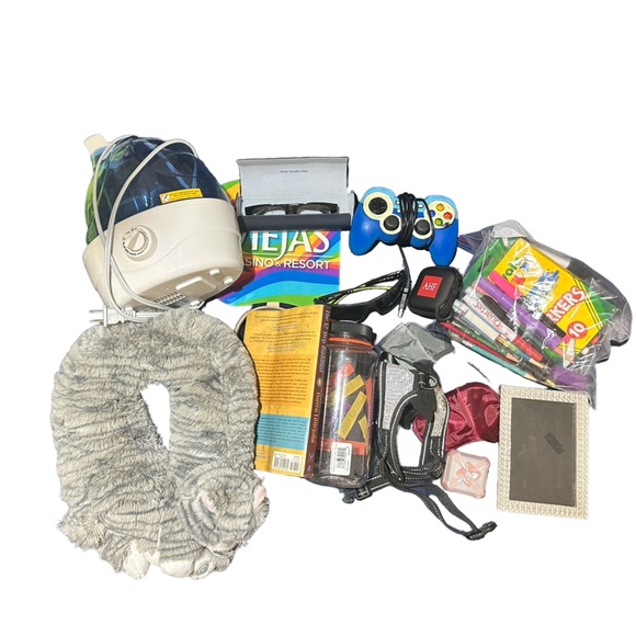 Random Bundle Of Misc Items ⚜️ - Picture 1 of 3